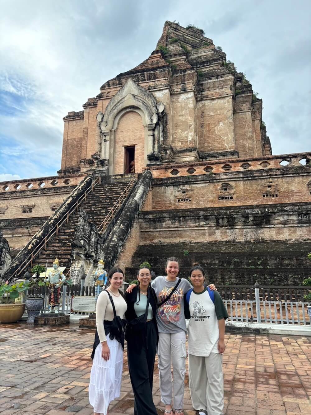 volunteer luang prabang laos